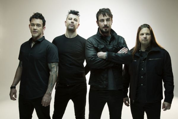 Saint Asonia heizen auf Mötley Crües “Final Tour” ein