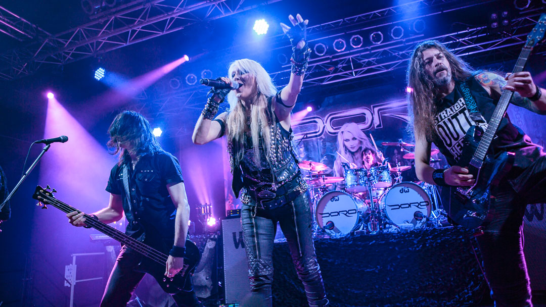 Doro in Speyer: Die „Queen of Metal“ fasziniert die Halle 101