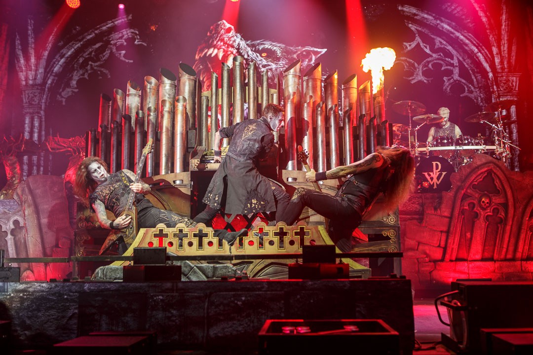 Heißes Heimspiel: Powerwolf begeistern in ausverkaufter Saarlandhalle